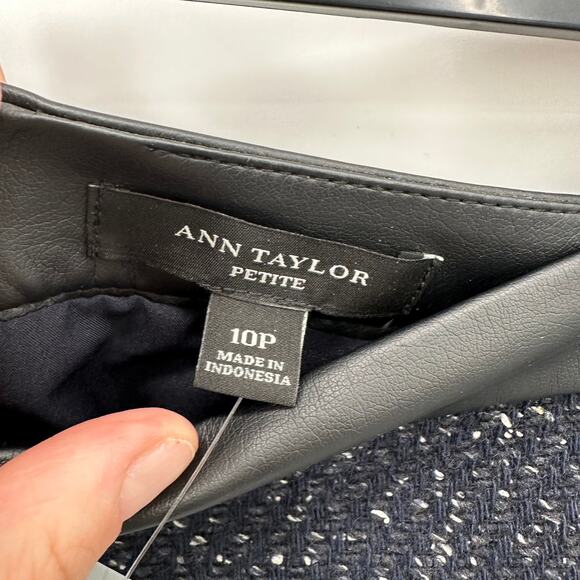 ANN TAYLOR NWT Navy Tweed Wool Blend Pencil Skirt // 10 Petite - Picture 3 of 7